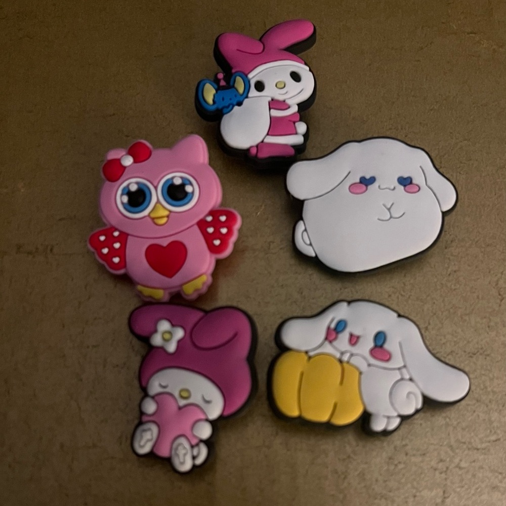 🐊3 sets $15 or $8 pack My Melody charms